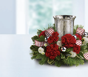 Teleflora's Holly Jolly Centerpiece