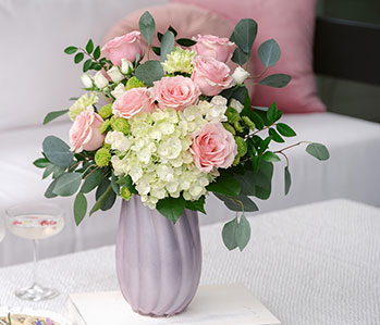 Teleflora's Sweetheart Twist Bouquet