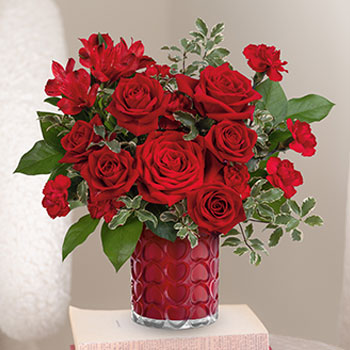 SHOP BEST-SELLING<br>VALENTINE'S DAY<br>BOUQUETS